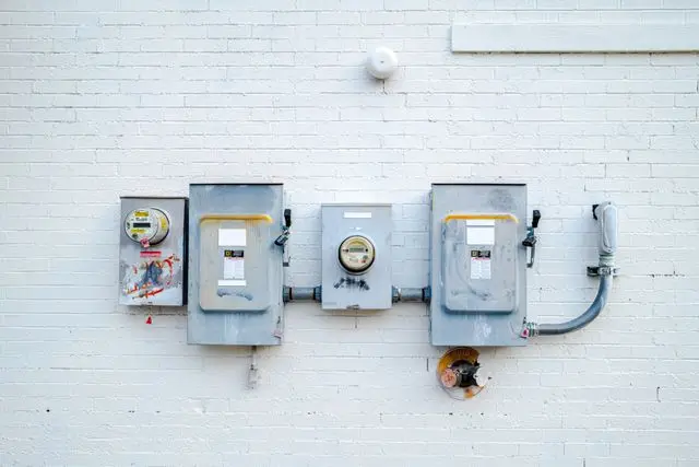 Electricidad y Plomería